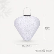 Solar-Lampion mit weißem Punktmuster in Tropfenform, Studioaufnahme mit Maßangabe 30 cm