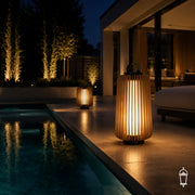 Wetterfeste Akku-Outdoor-Laterne mit warmem Licht am Pool und auf der Terrasse