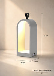 Weiße Metalllaterne mit 45 cm Höhe, 16 cm Breite und 18 cm Tiefe