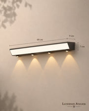 Moderne Solar-Wandlaterne außen mit 60 cm Länge, 9 cm Tiefe und 7 cm Höhe