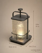 Solar-Gartenlaterne aus Edelstahl mit 22 cm Breite, 22 cm Tiefe und 38 cm Höhe