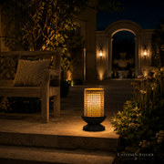 Japanisch inspirierte Solar-Gartenlaterne mit warmem Licht im Garten