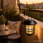 Solar-Hängelaterne Warmweiß als hängende Laterne für Balkon und Terrasse