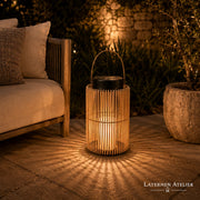 Solar-Laterne aus Holz und Edelstahl mit warmem Licht für Garten und Terrasse