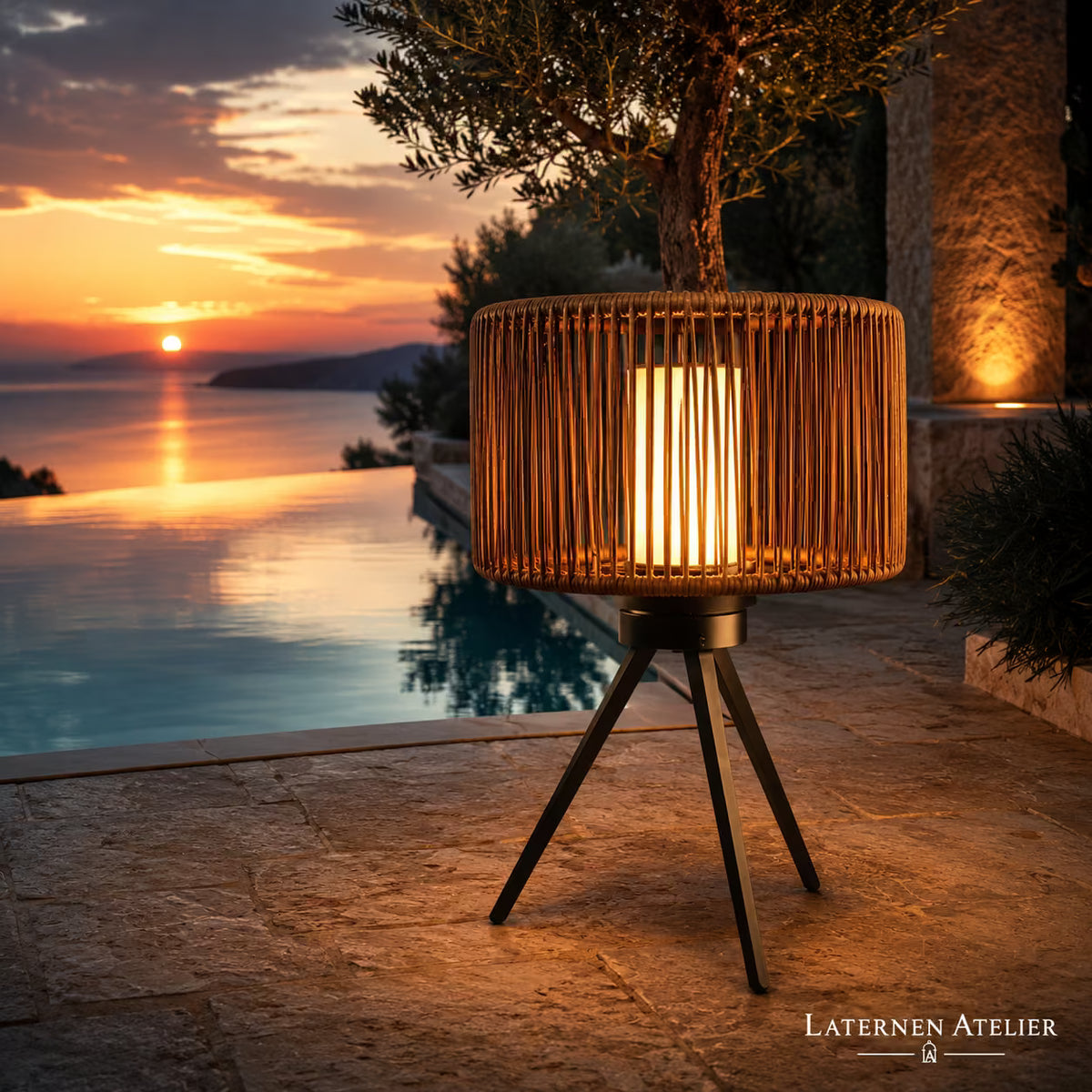 Solar-Rattan-Stehlaterne mit warmem Licht für Garten und Terrasse