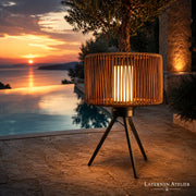 Solar-Rattan-Stehlaterne mit warmem Licht für Garten und Terrasse