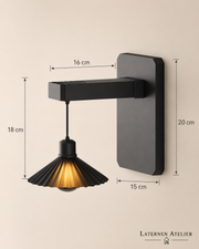 Wandlaterne schwarz außen mit 20 cm Höhe, 16 cm Ausladung und 15 cm Schirmdurchmesser